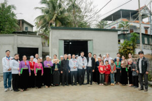 caritas-tgp-ha-noi-trao-nha-may-nuoc-tai-muong-riec-va-doi-ca (3)